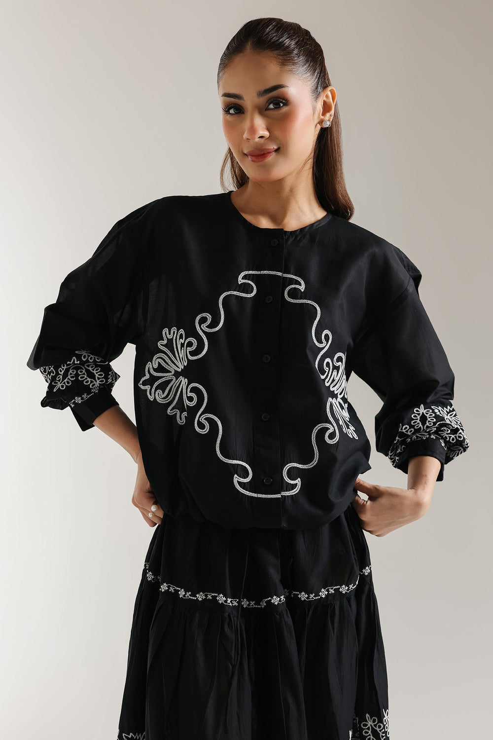 EMBROIDERED SUIT (E101/902/0516)