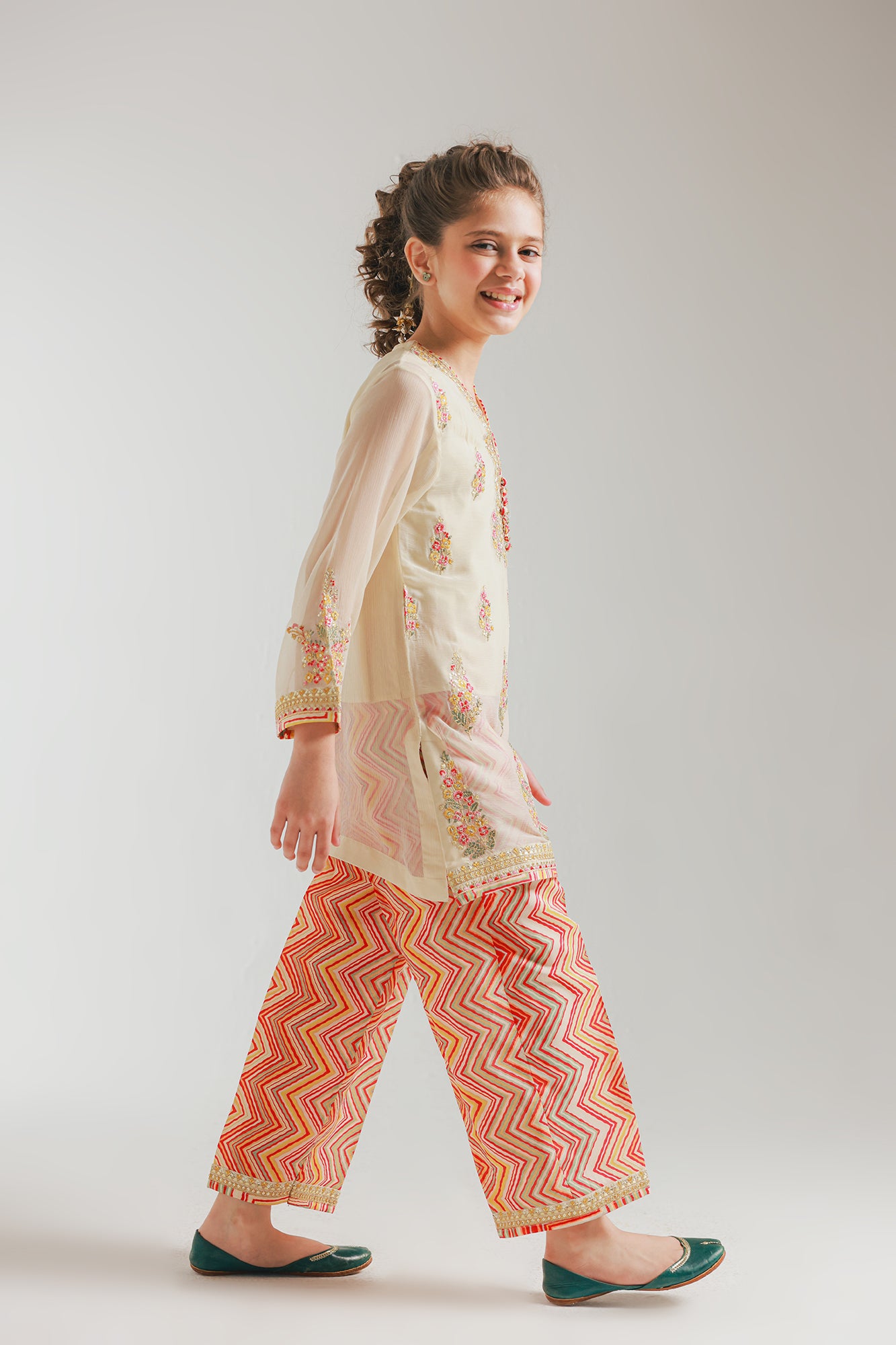 EMBROIDERED SUIT (E0636/404/002)