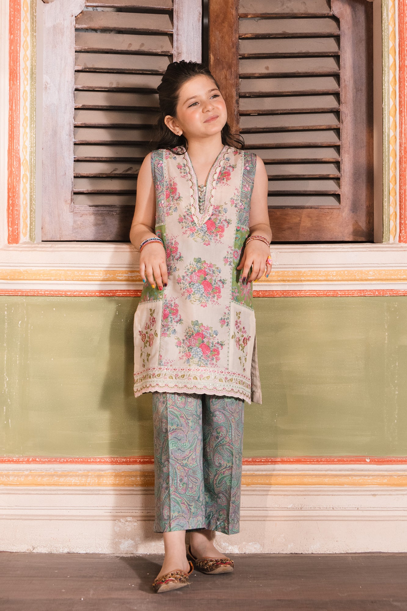 EMBROIDERED SUIT (E0645/404/006)