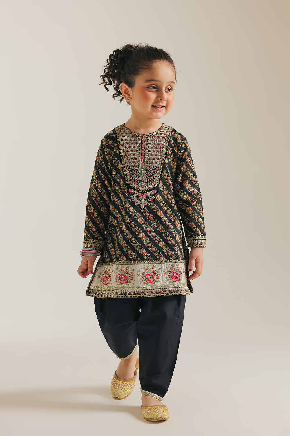 EMBROIDERED SUIT (E0661/404/901)