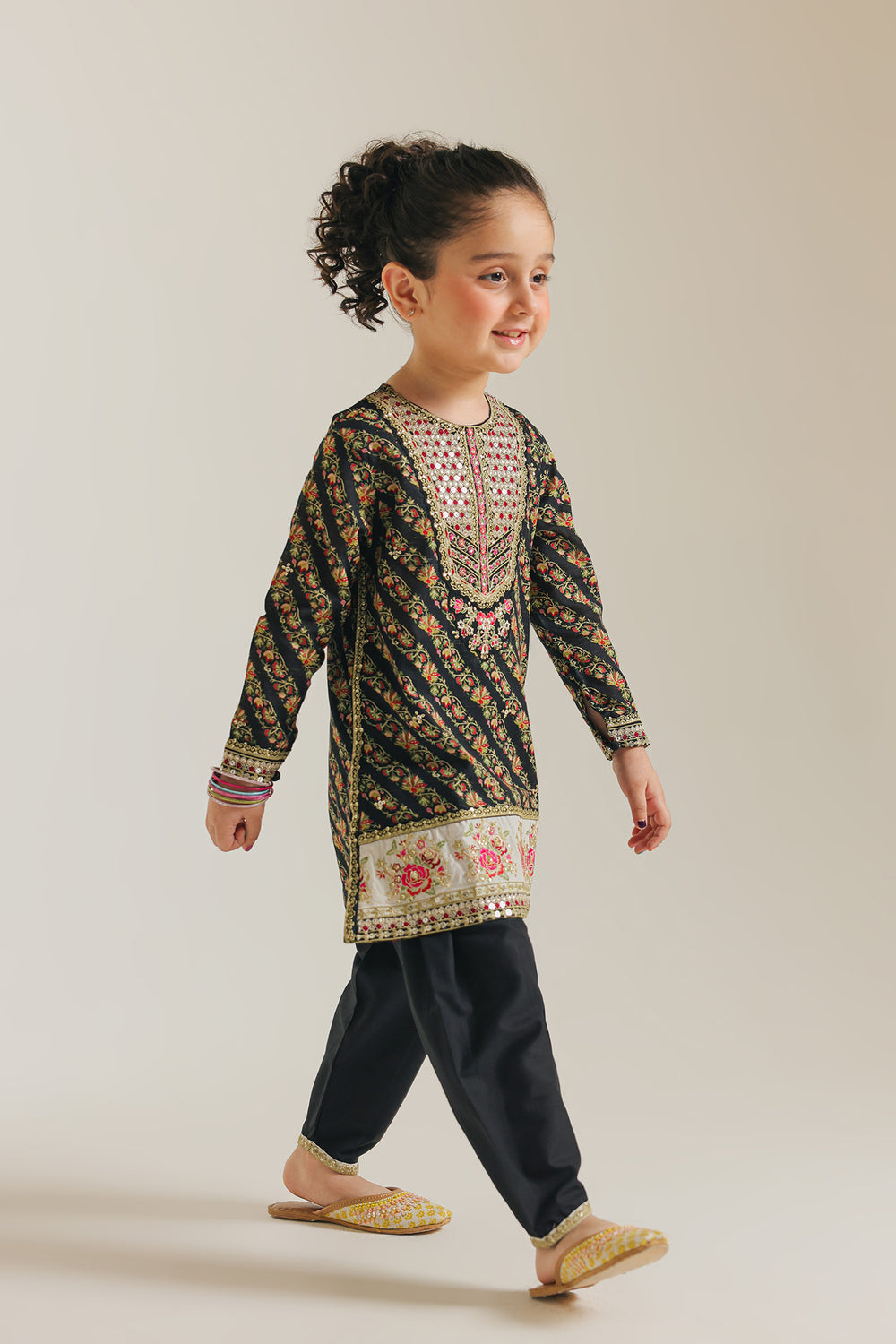 EMBROIDERED SUIT (E0661/404/901)