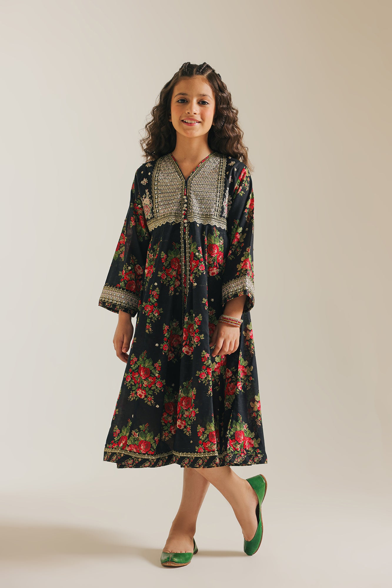 EMBROIDERED PISHWAS (E0662/404/902)