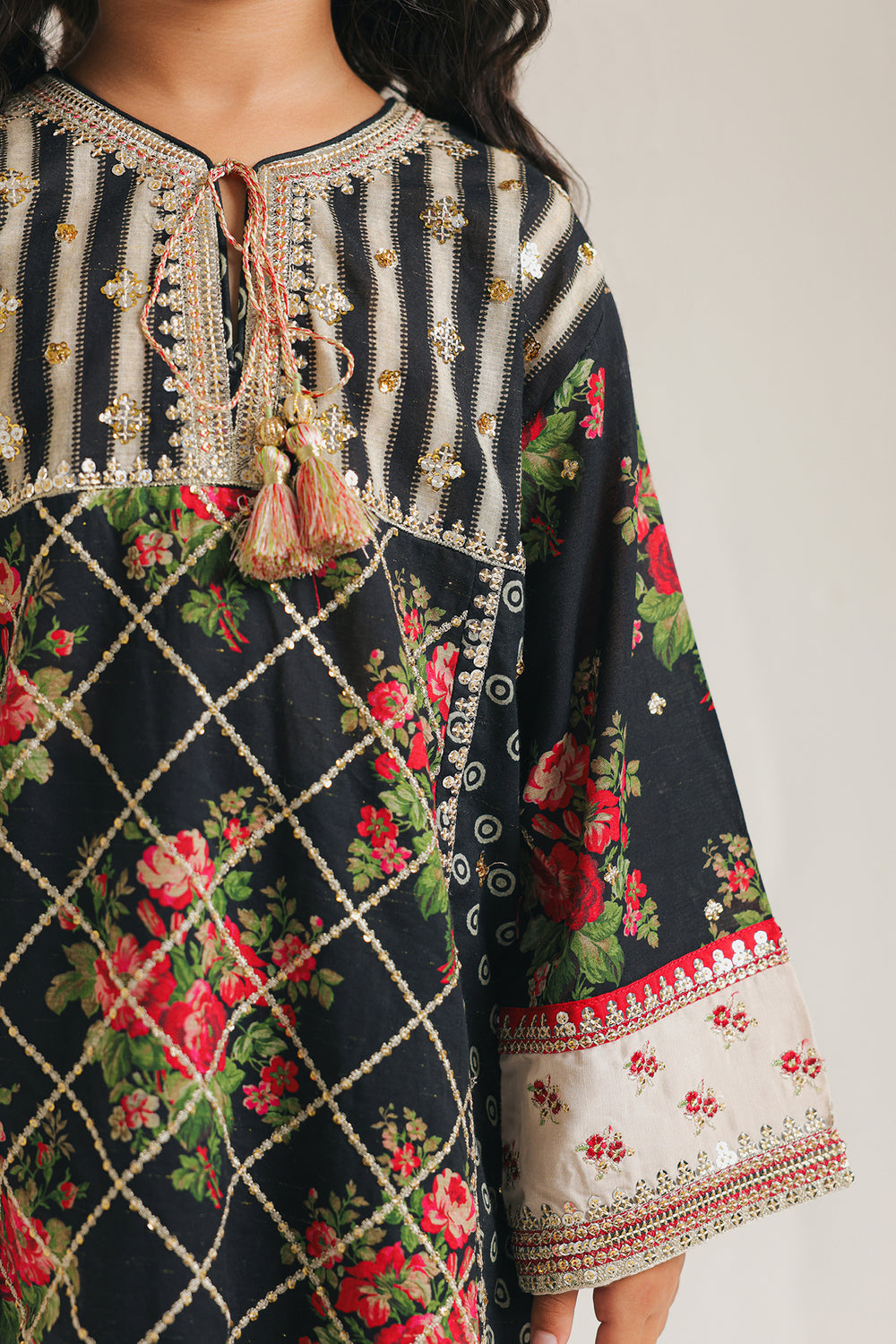 EMBROIDERED SUIT (E0666/404/902)