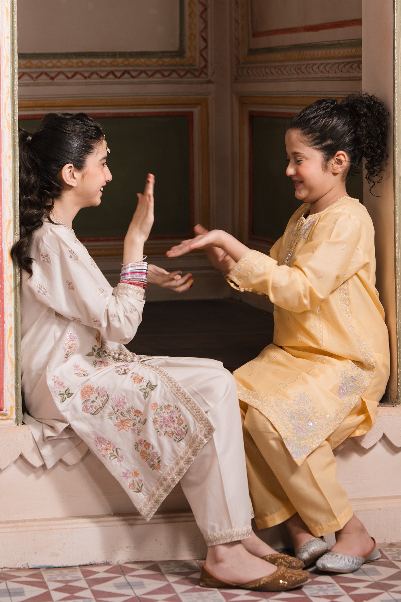 EMBROIDERED SUIT (E0675/404/225)