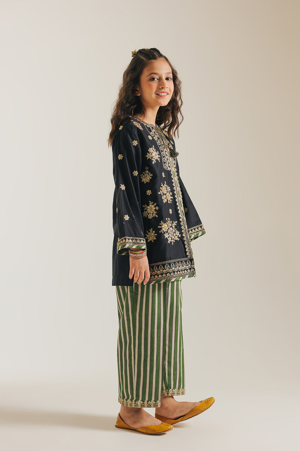 EMBROIDERED SUIT (E0685/404/902)