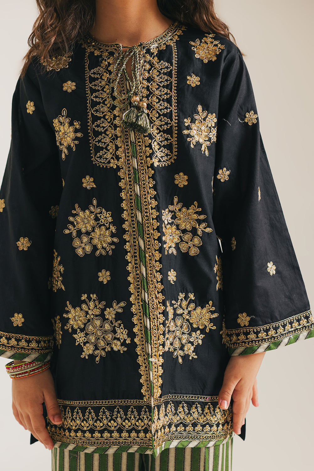 EMBROIDERED SUIT (E0685/404/902)