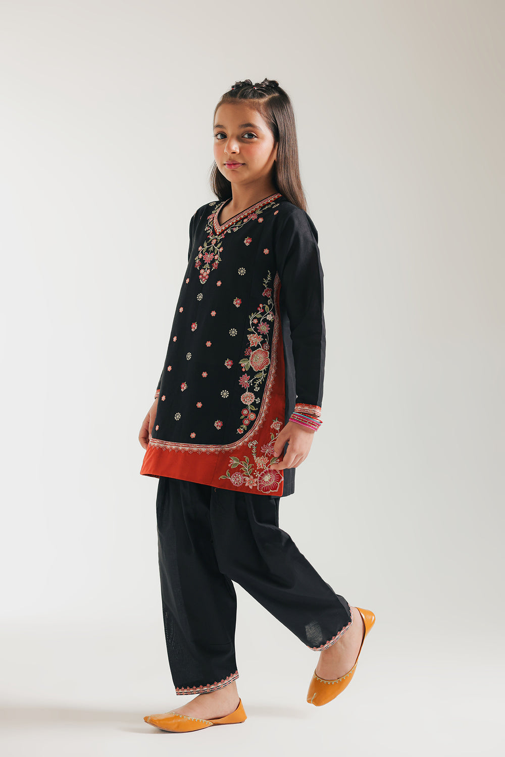 EMBROIDERED SUIT (E0701/404/902)