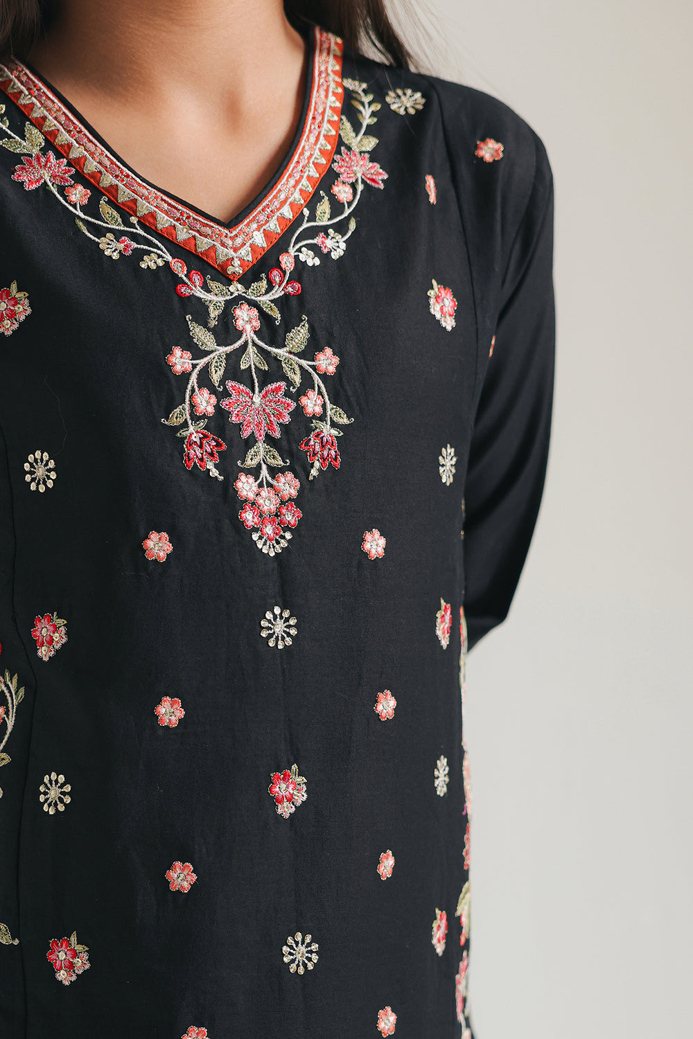 EMBROIDERED SUIT (E0701/404/902)