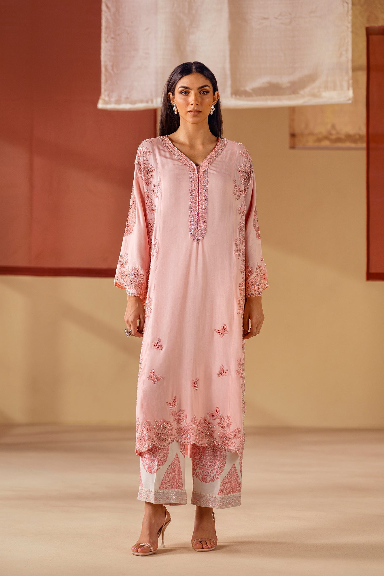 EMBROIDERED SUIT (E104/327/0813)