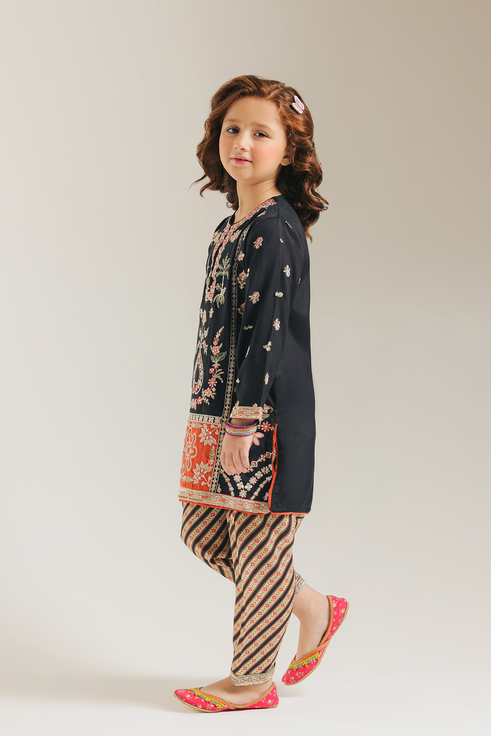 EMBROIDERED SUIT (E0813/404/902)