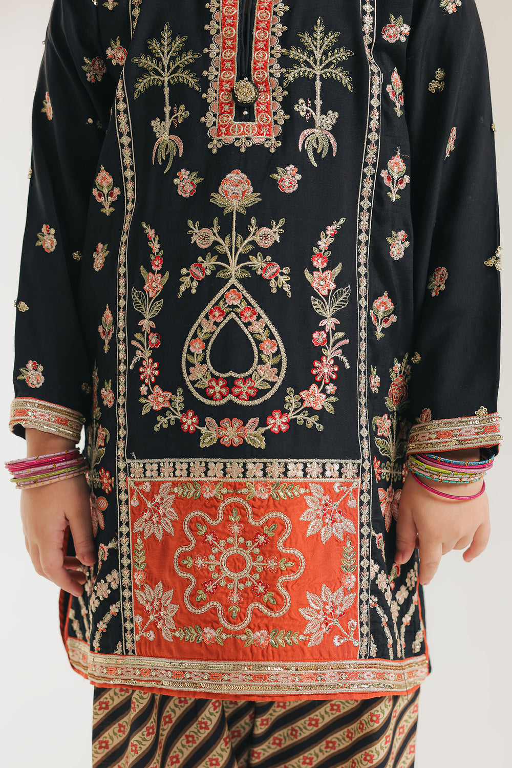 EMBROIDERED SUIT (E0813/404/902)