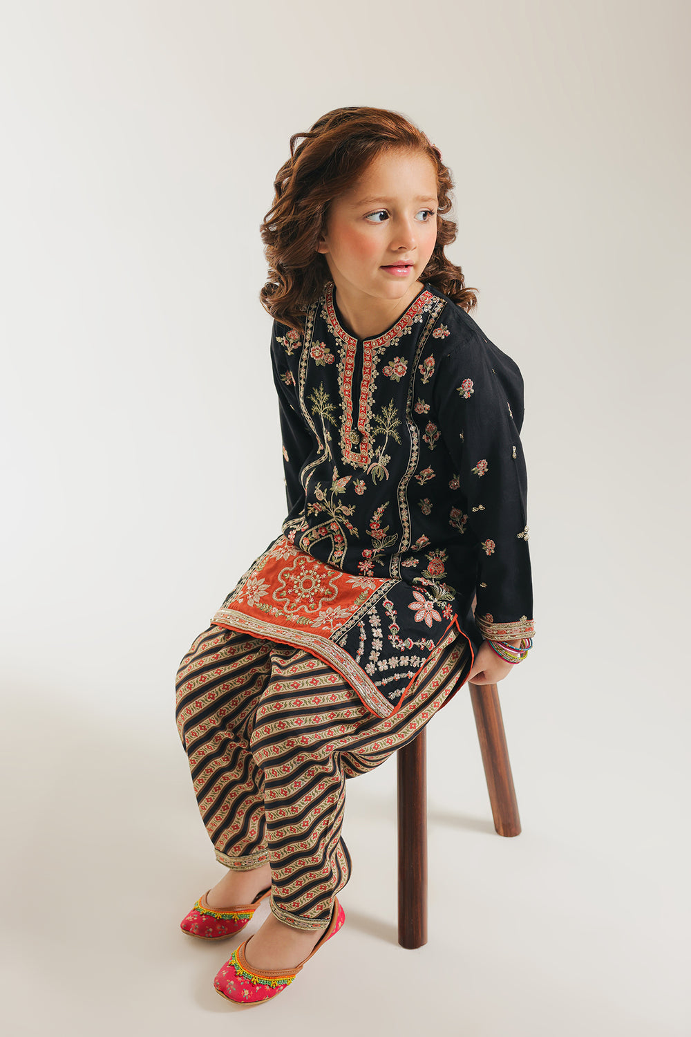 EMBROIDERED SUIT (E0813/404/902)