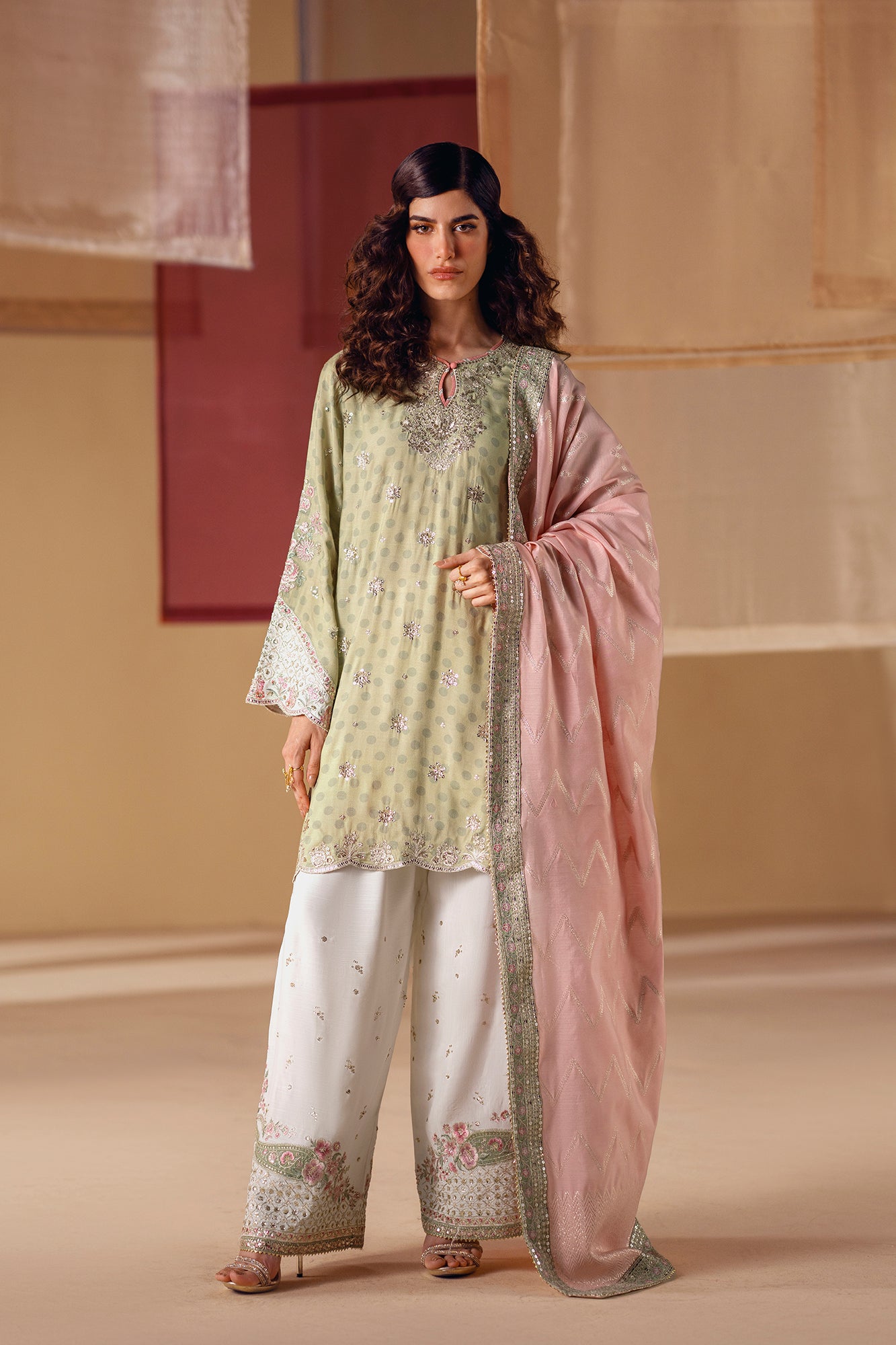 EMBROIDERED SUIT (E104/127/0828)