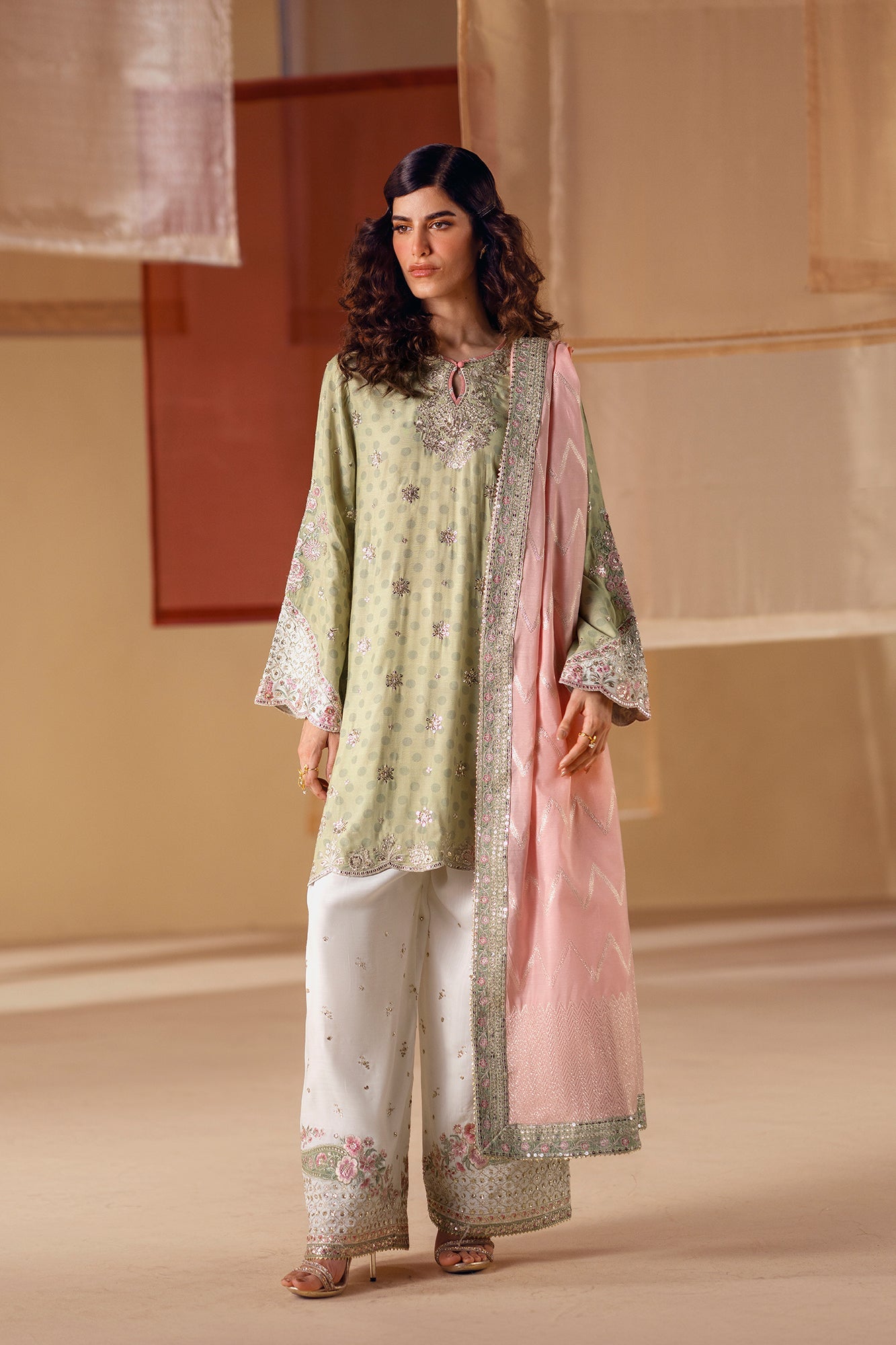 EMBROIDERED SUIT (E104/127/0828)