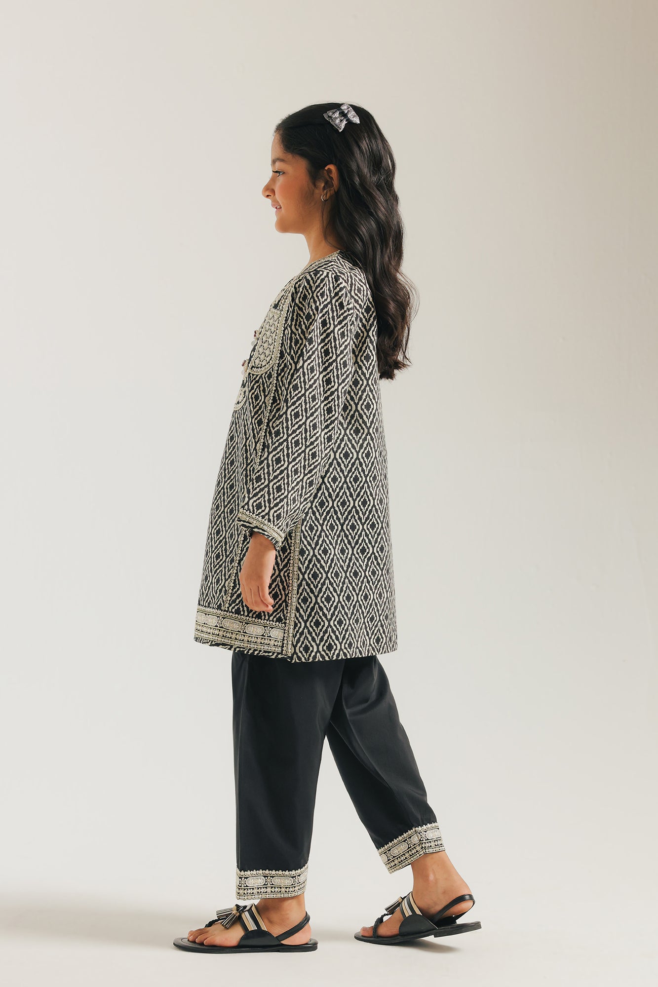 EMBROIDERED SUIT (E0861/404/902)