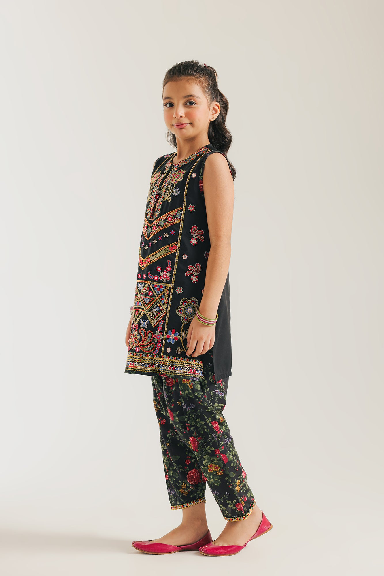 EMBROIDERED SUIT (E0864/404/902)