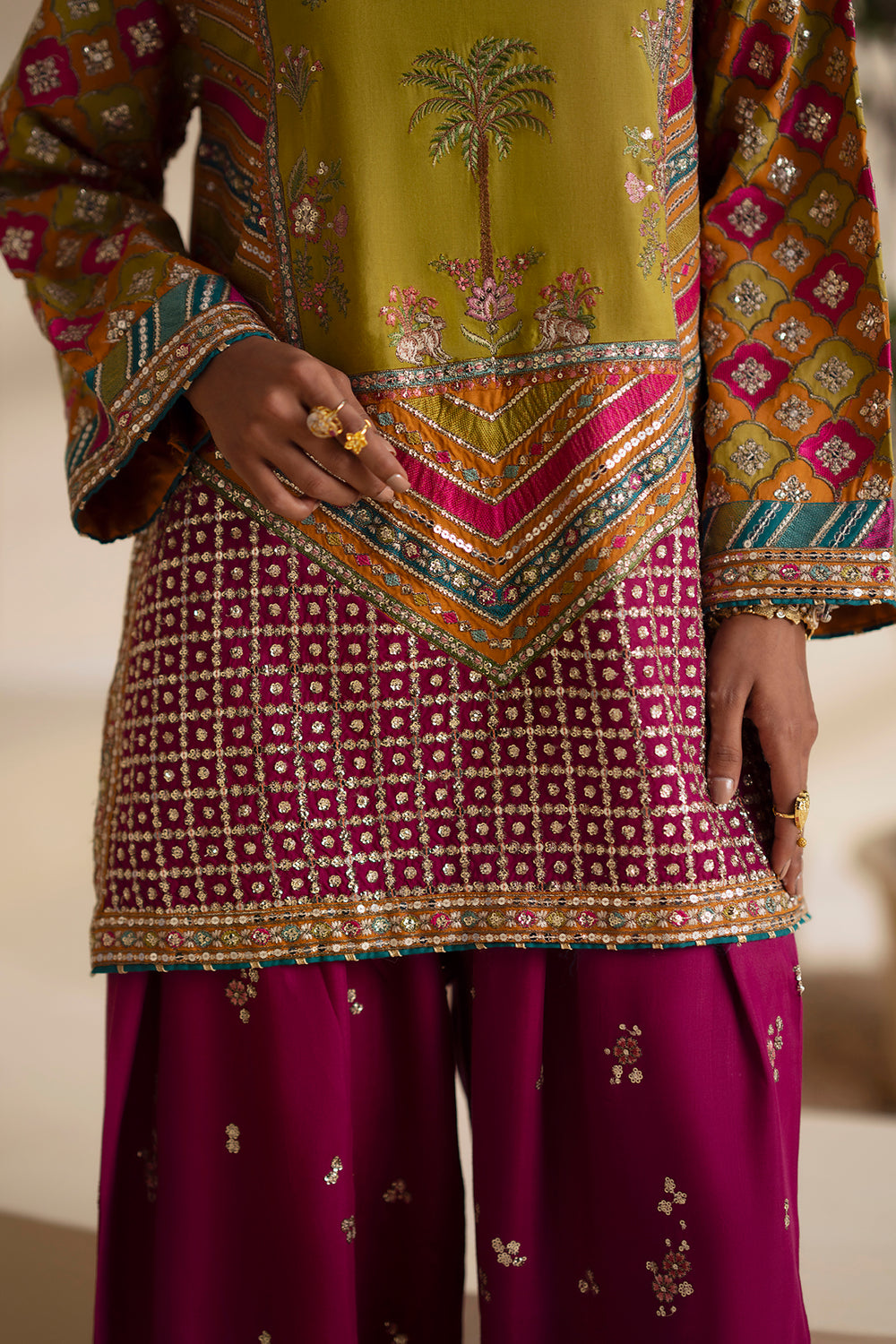 EMBROIDERED SUIT (E0918/104/111)