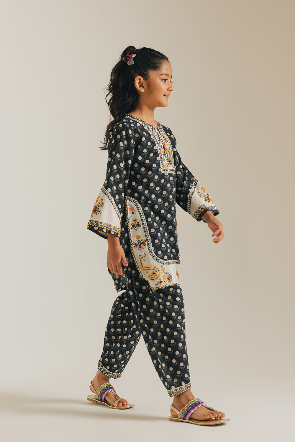 EMBROIDERED SUIT (E402/902/1031)