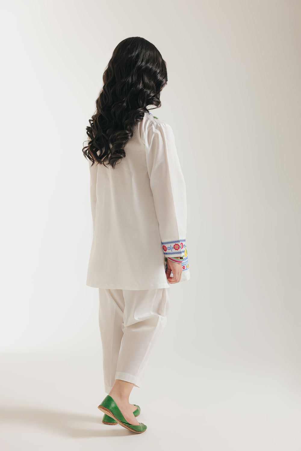 EMBROIDERED SUIT (E402/001/1039)