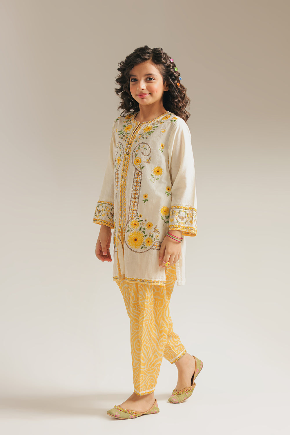 EMBROIDERED SUIT (E402/002/1043)