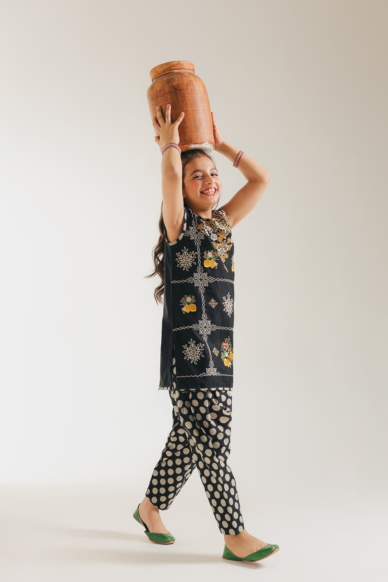 EMBROIDERED SUIT (E402/902/1045)