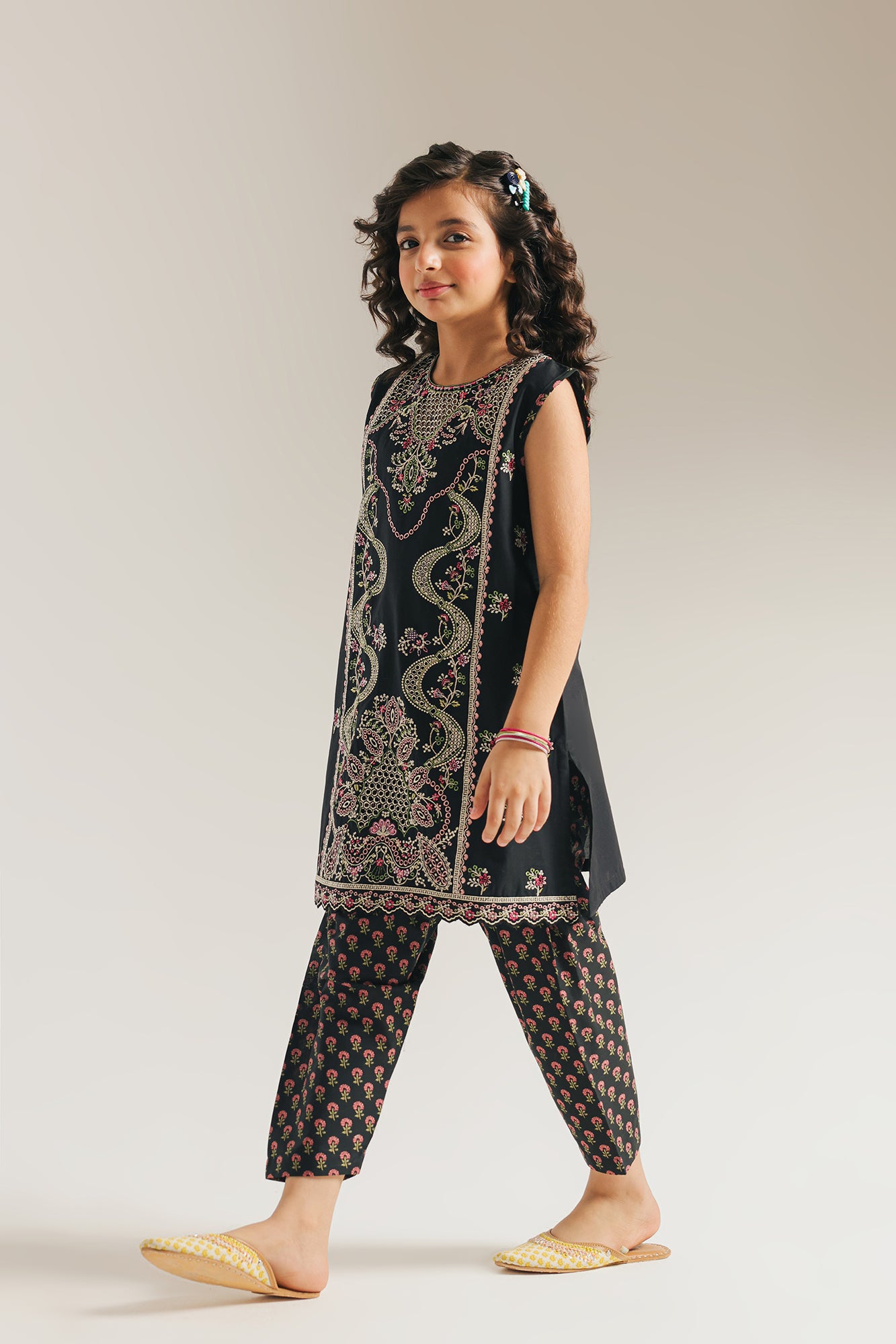 EMBROIDERED SUIT (E1056/402/902)