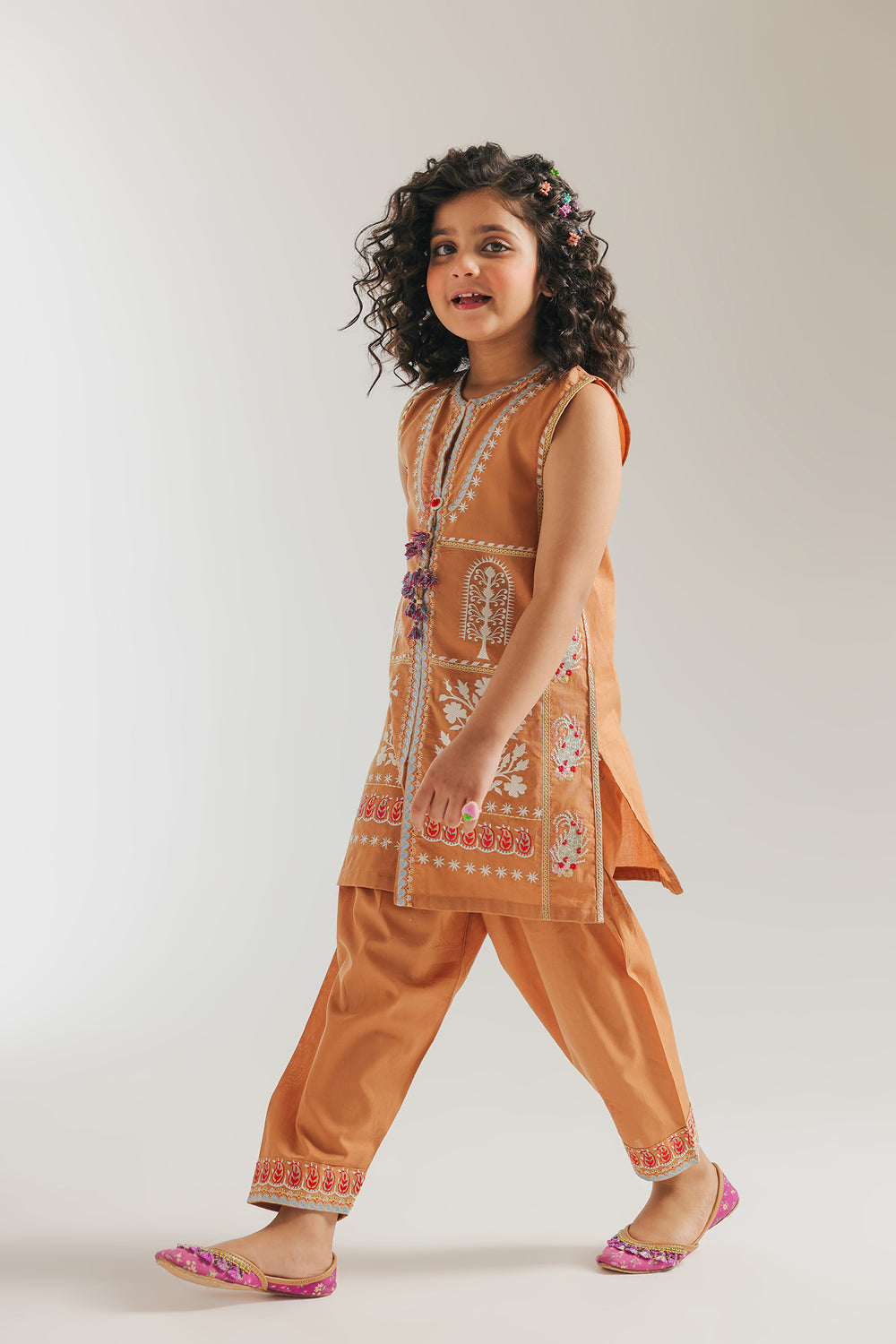 EMBROIDERED SUIT (E1062/402/111)