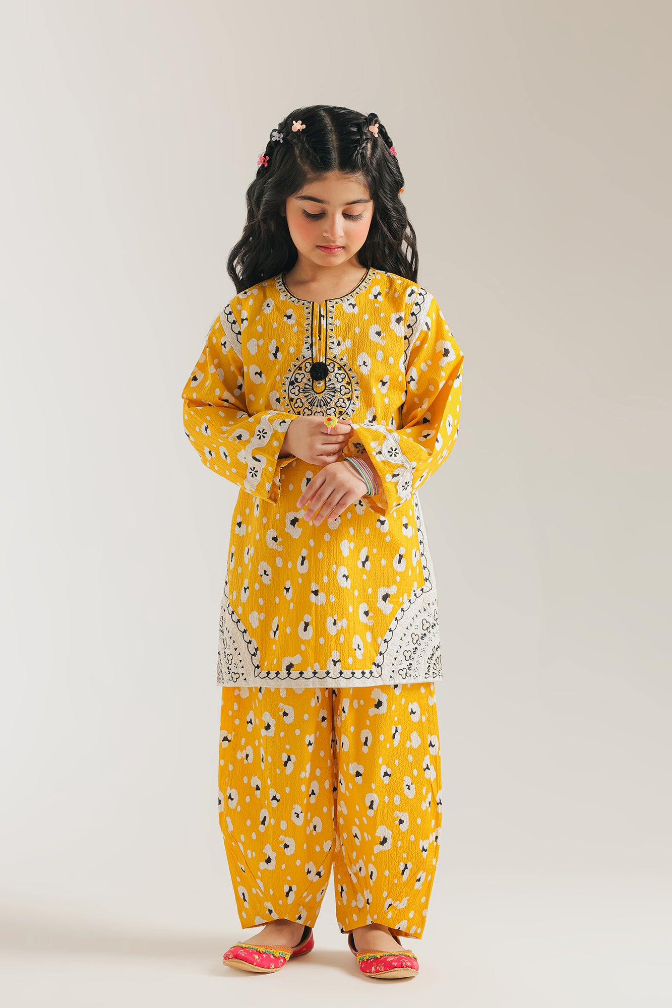 EMBROIDERED SUIT (E1066/402/112)