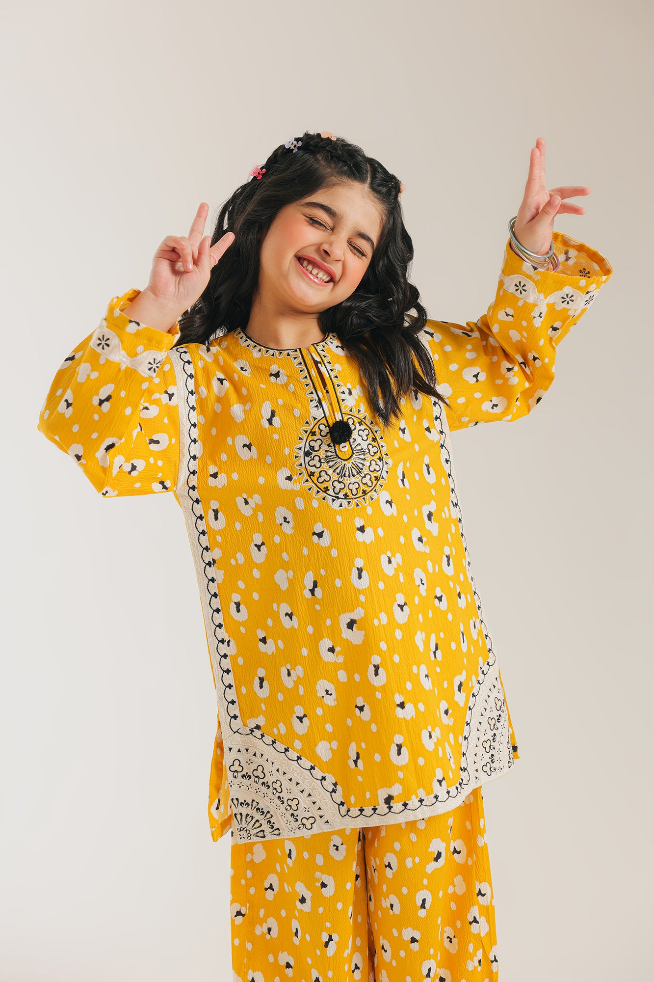 EMBROIDERED SUIT (E1066/402/112)