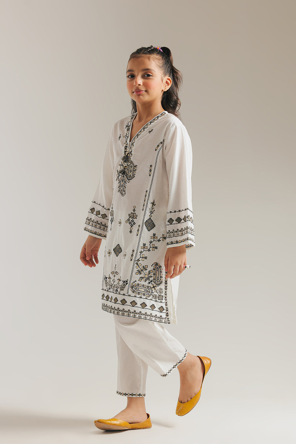 EMBROIDERED SUIT (E1073/402/003)