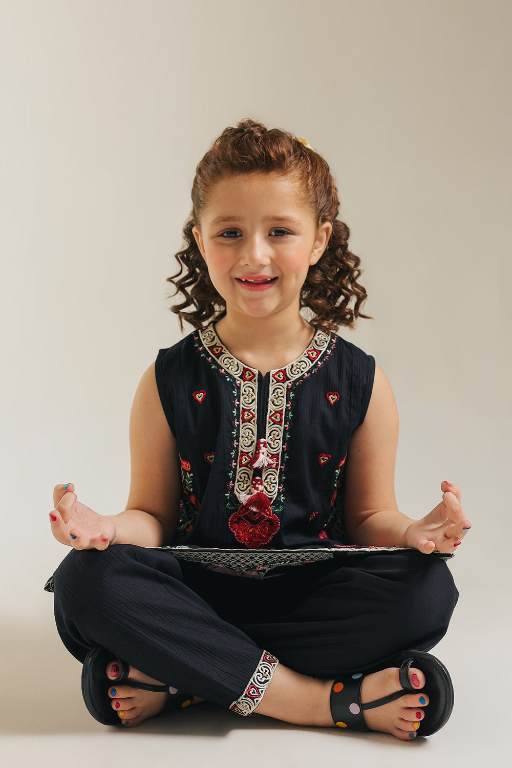 EMBROIDERED SUIT (E1074/402/901)