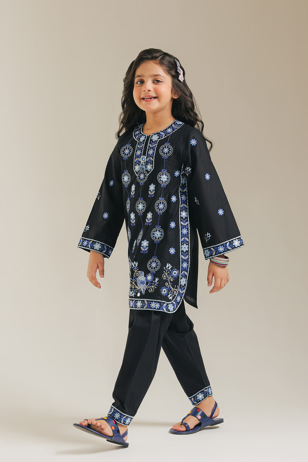 EMBROIDERED SUIT (E1076/402/902)