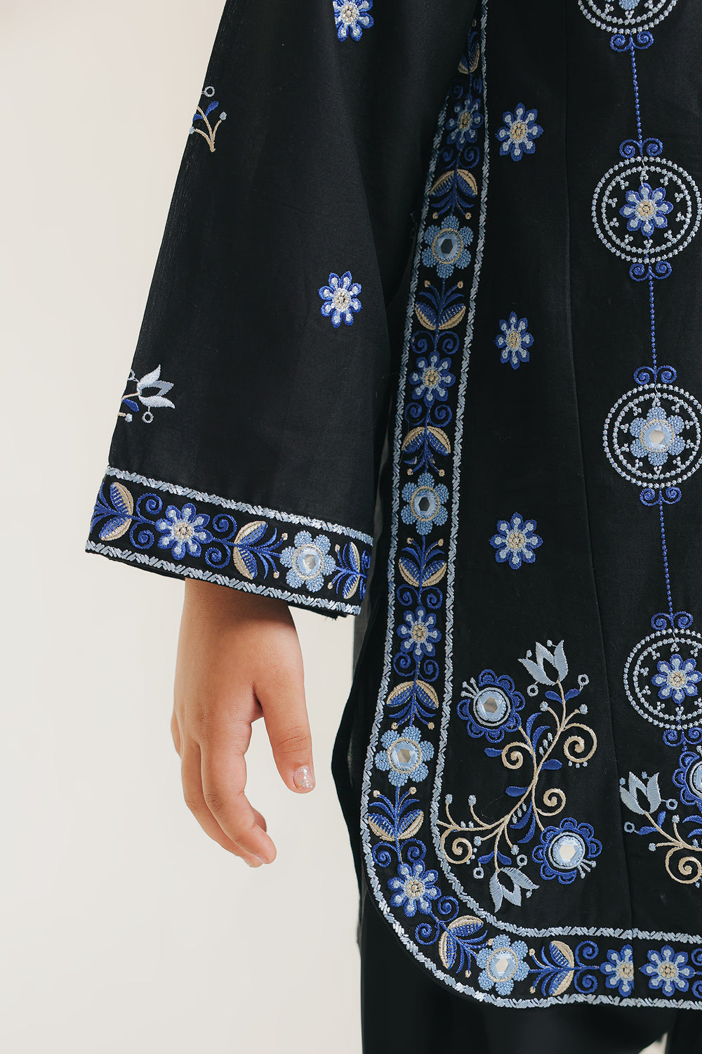 EMBROIDERED SUIT (E1076/402/902)