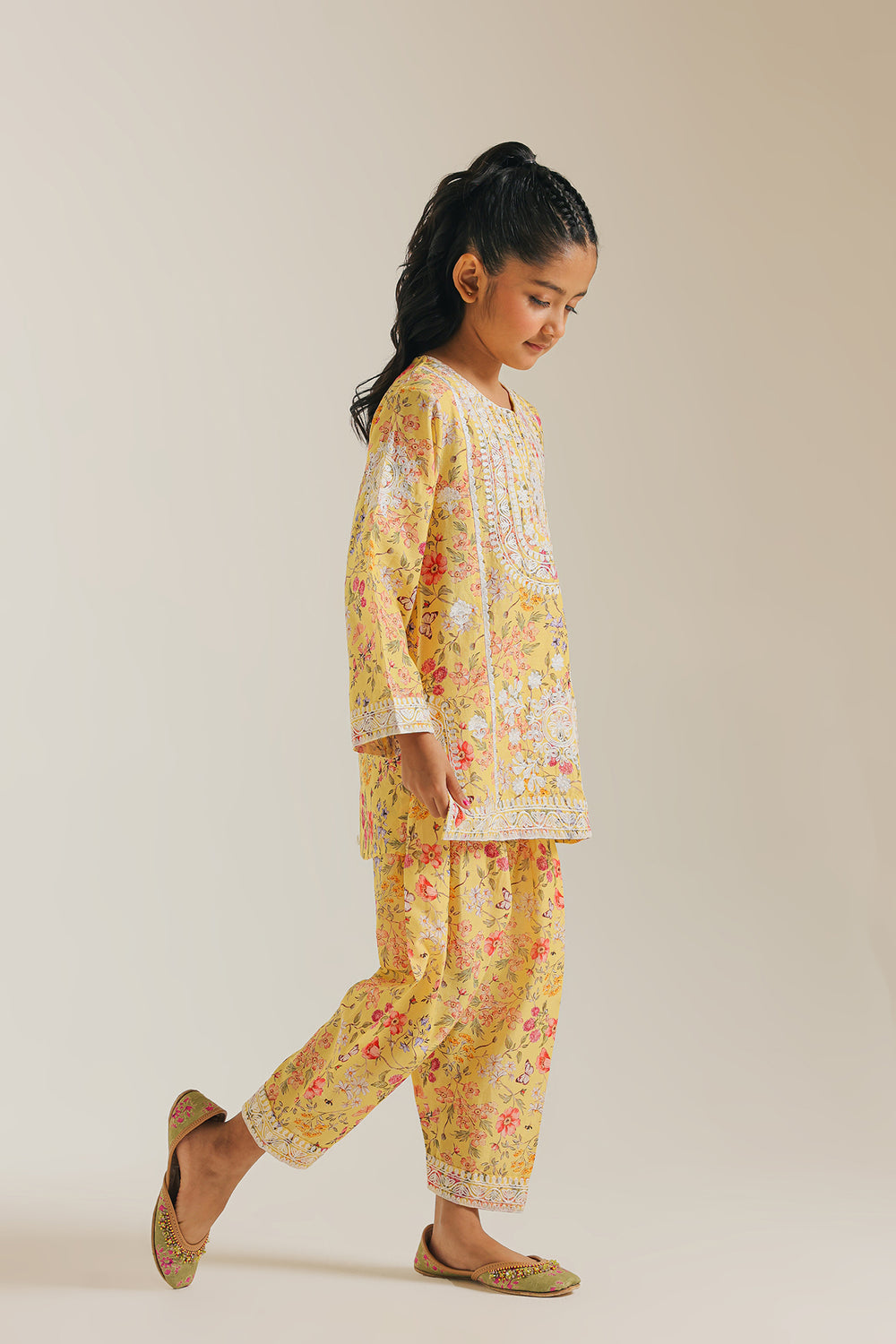 EMBROIDERED SUIT (E1200/402/101)