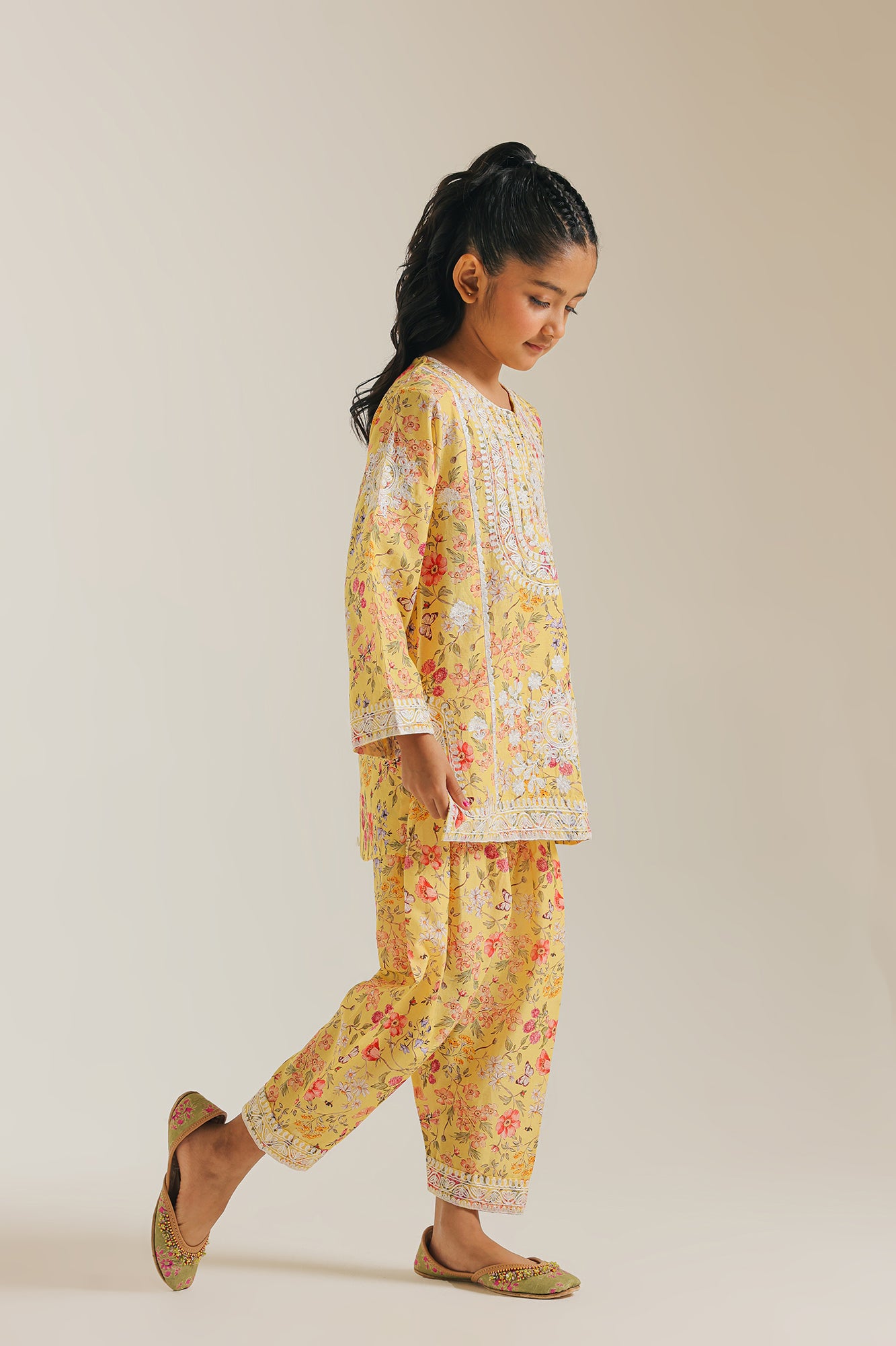 EMBROIDERED SUIT (E1200/402/101)