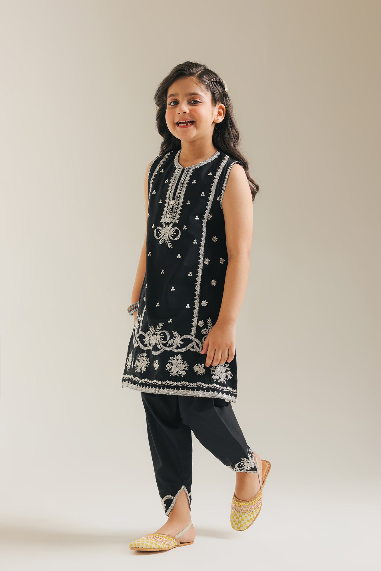 EMBROIDERED SUIT (E1203/402/901)