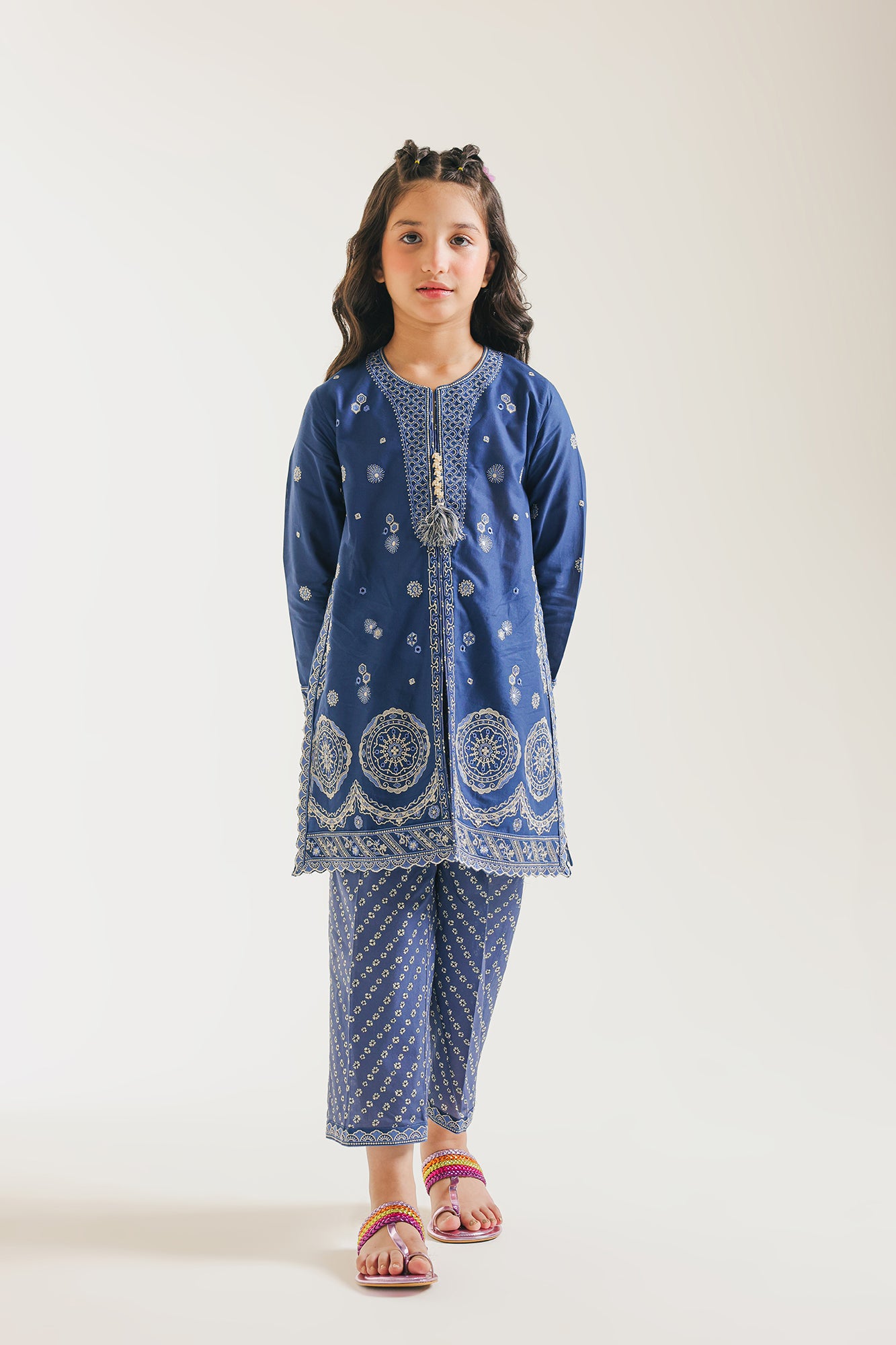 EMBROIDERED SUIT (E402/622/1219)