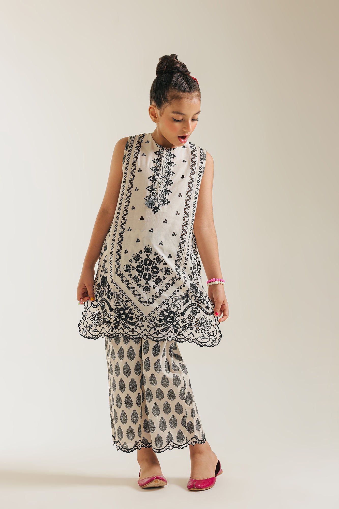 EMBROIDERED SUIT (E1221/402/002)