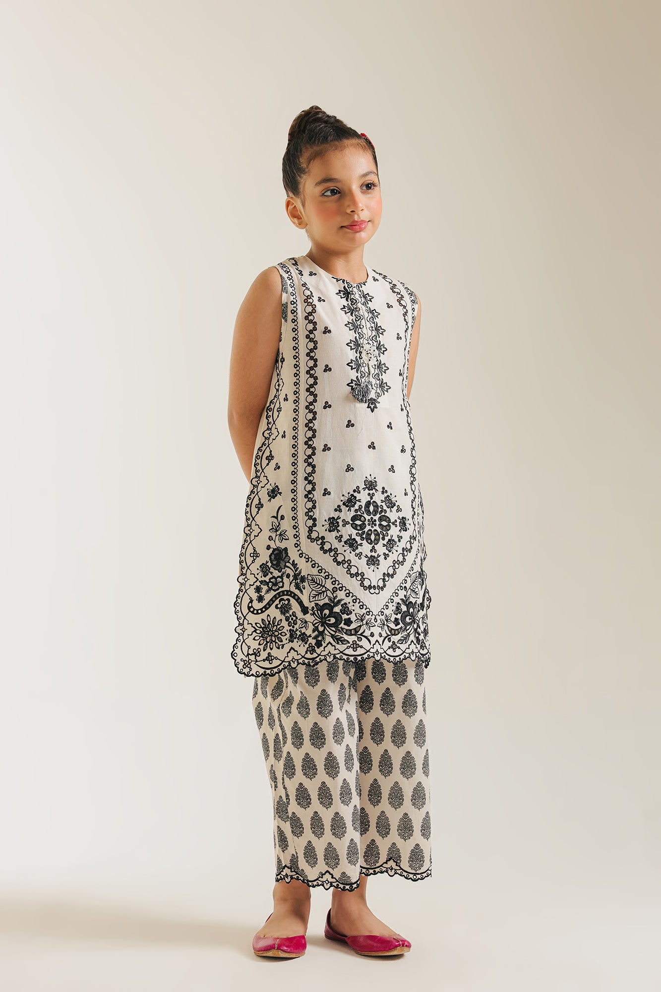 EMBROIDERED SUIT (E1221/402/002)