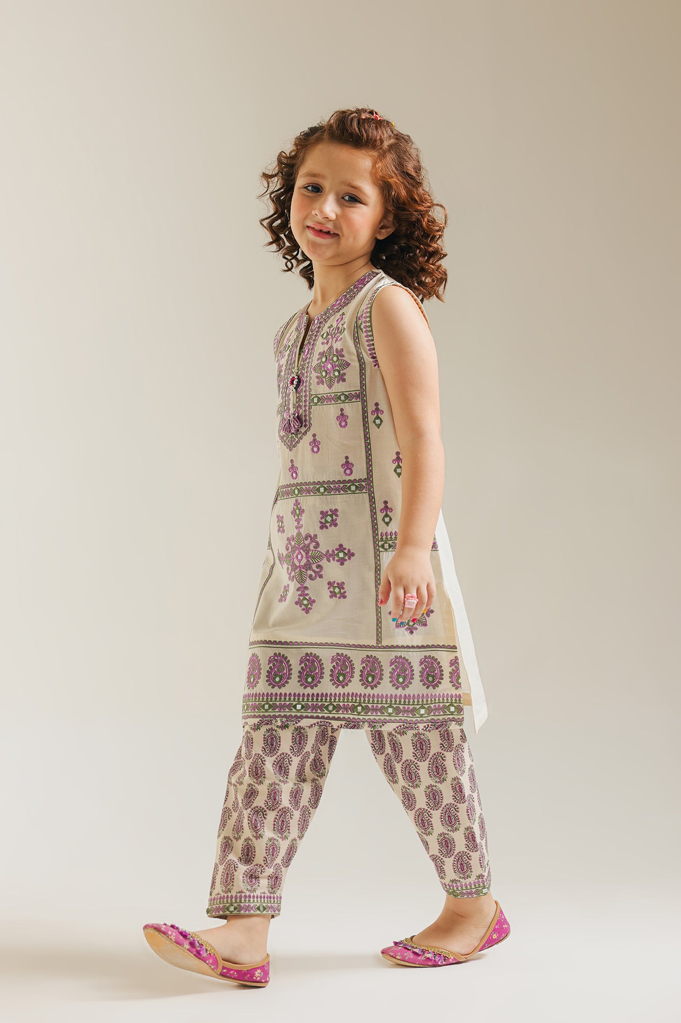 EMBROIDERED SUIT (E1226/402/005)