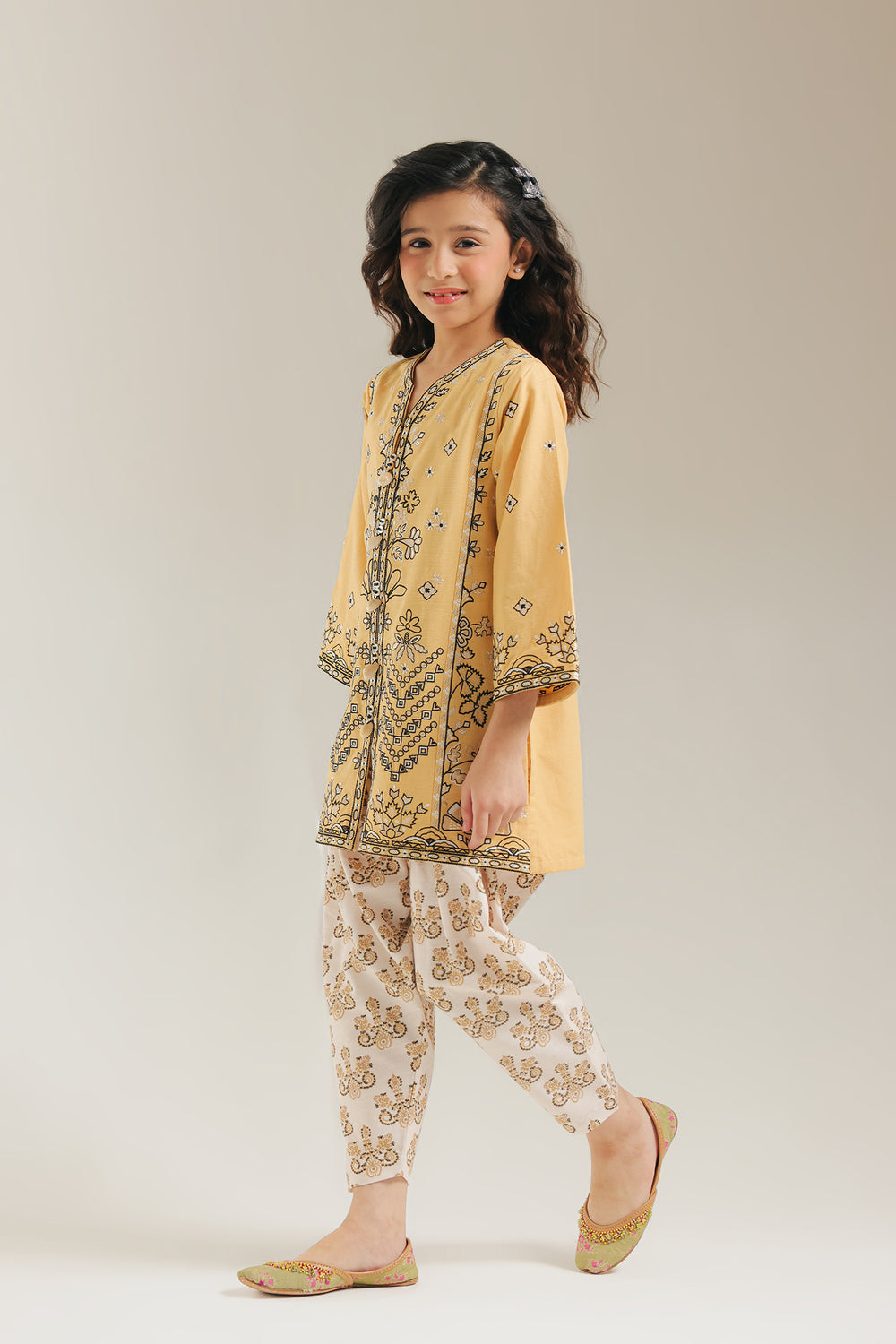 EMBROIDERED SUIT (E1355/402/225)