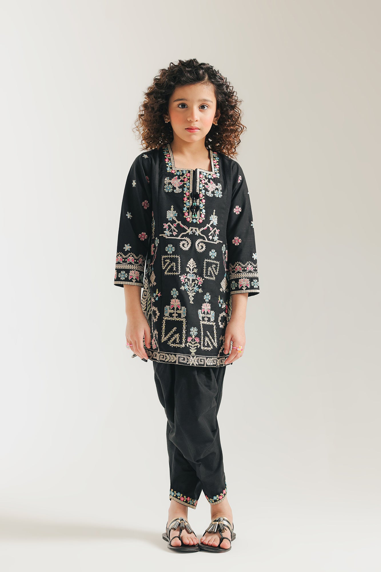 EMBROIDERED SUIT (E1362/402/901)