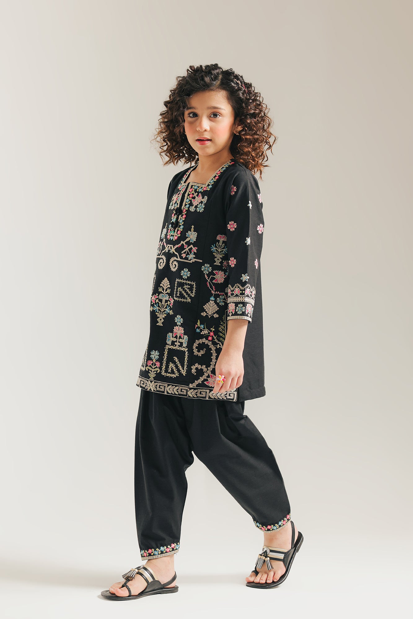 EMBROIDERED SUIT (E1362/402/901)