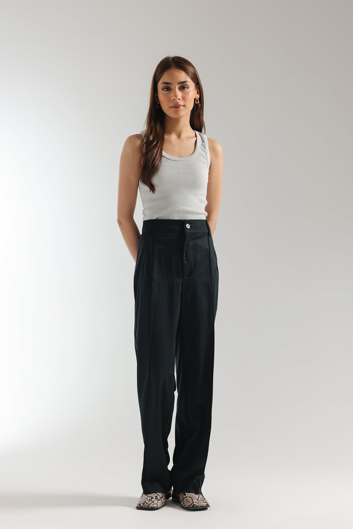 SLEEVELESS RIBBED TOP (E2121/108/910)