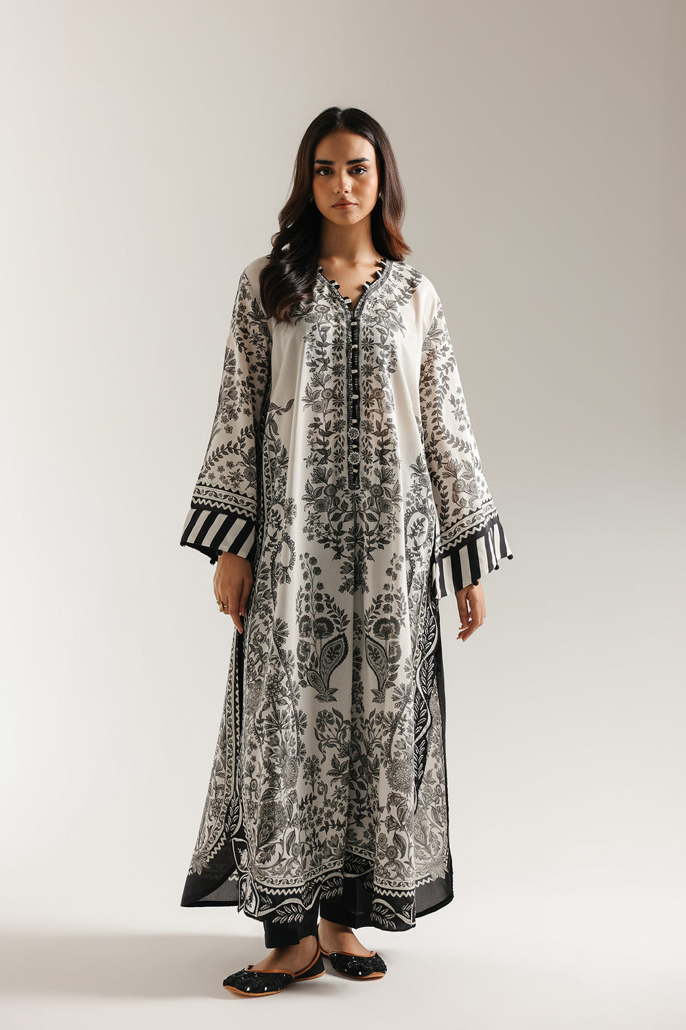 EMBROIDERED SUIT (E3467/103/003)