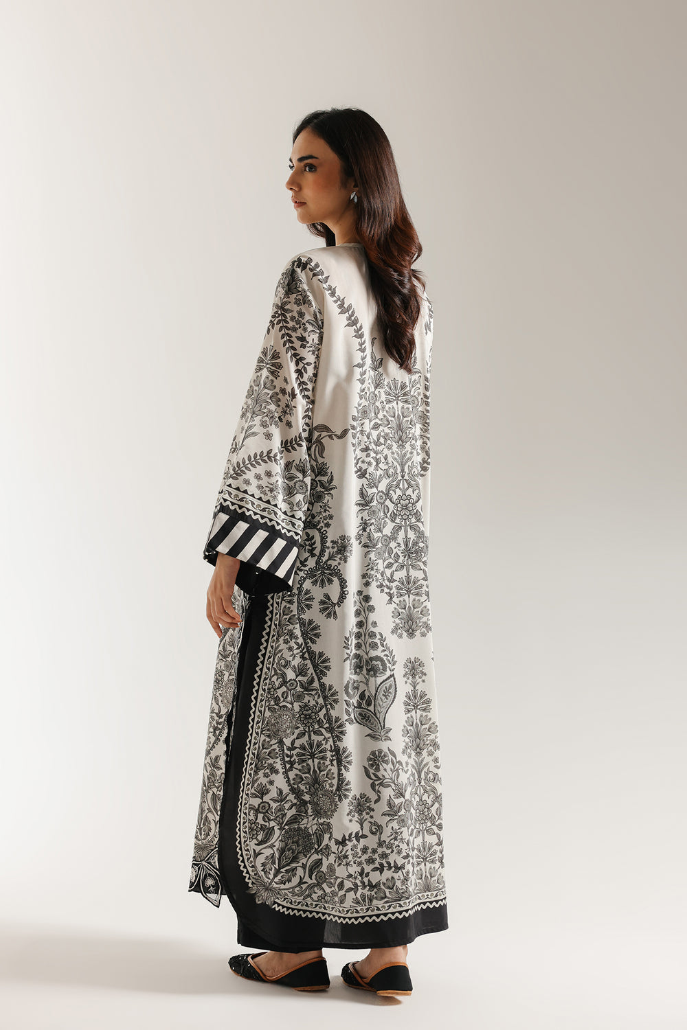 EMBROIDERED SUIT (E3467/103/003)