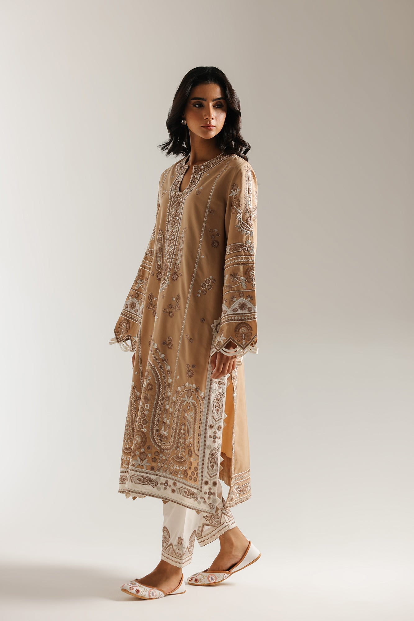 EMBROIDERED SUIT (E3614/103/007)