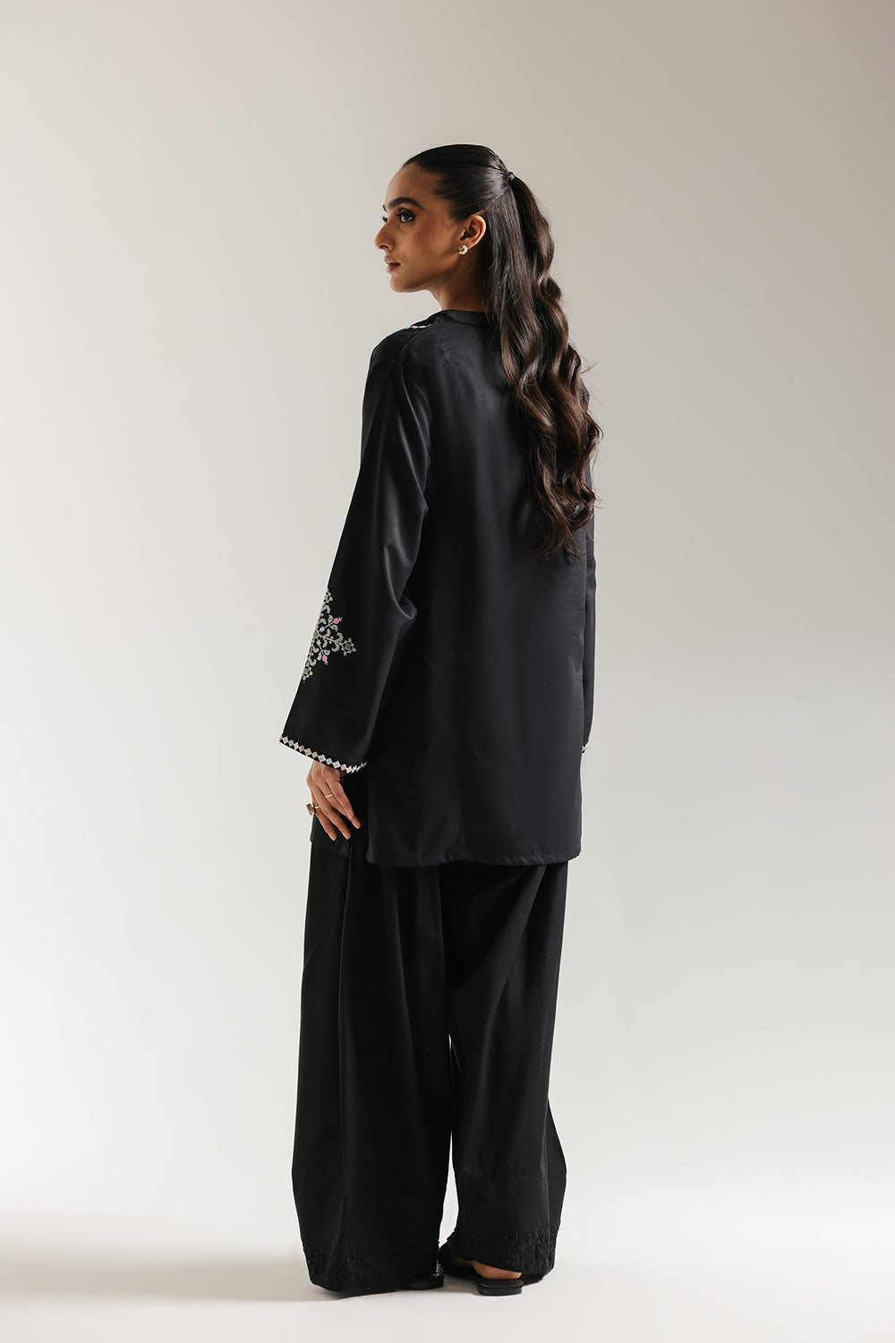 EMBROIDERED KURTI (E6656/102/902)
