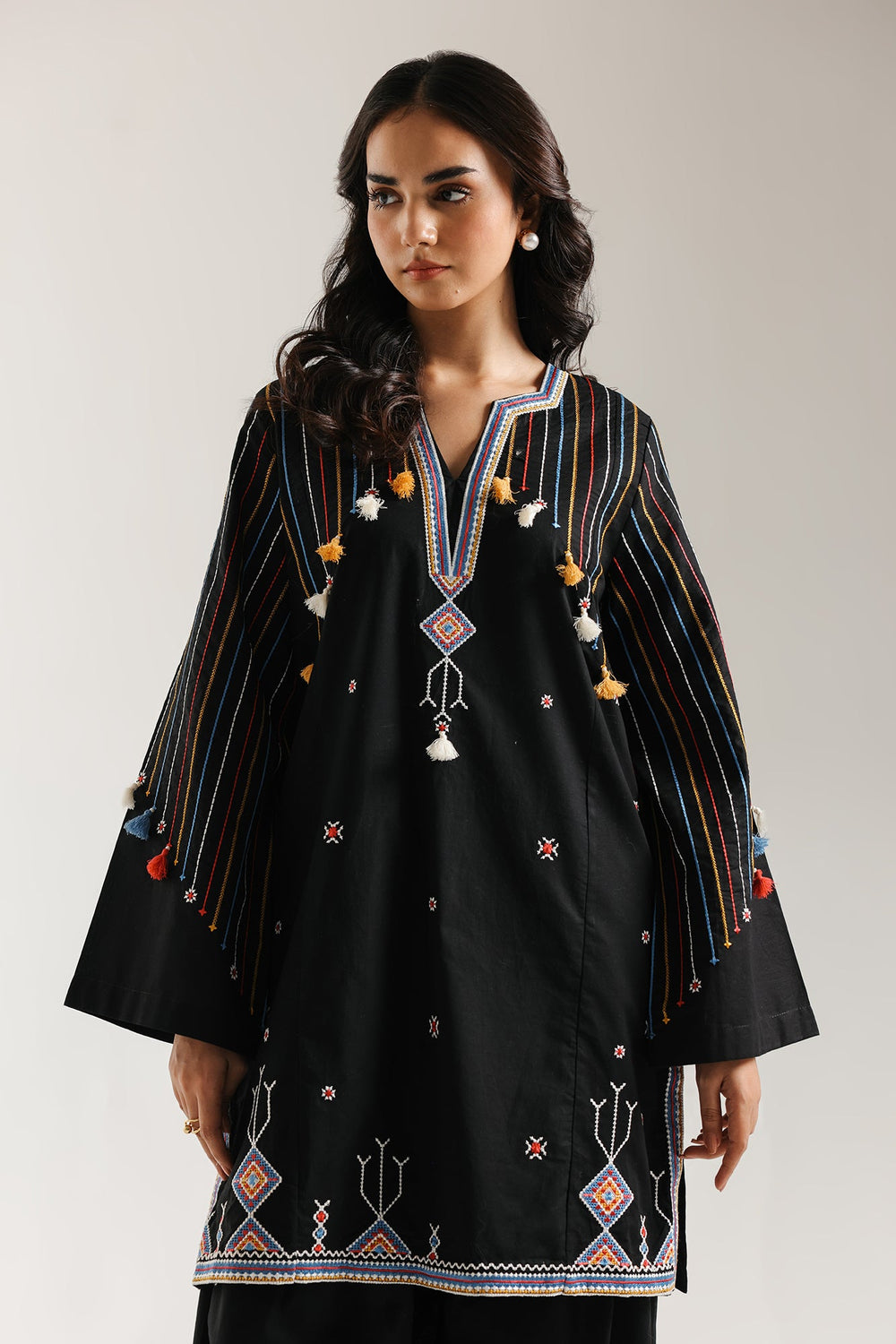 EMBROIDERED SUIT (E6975/102/902)