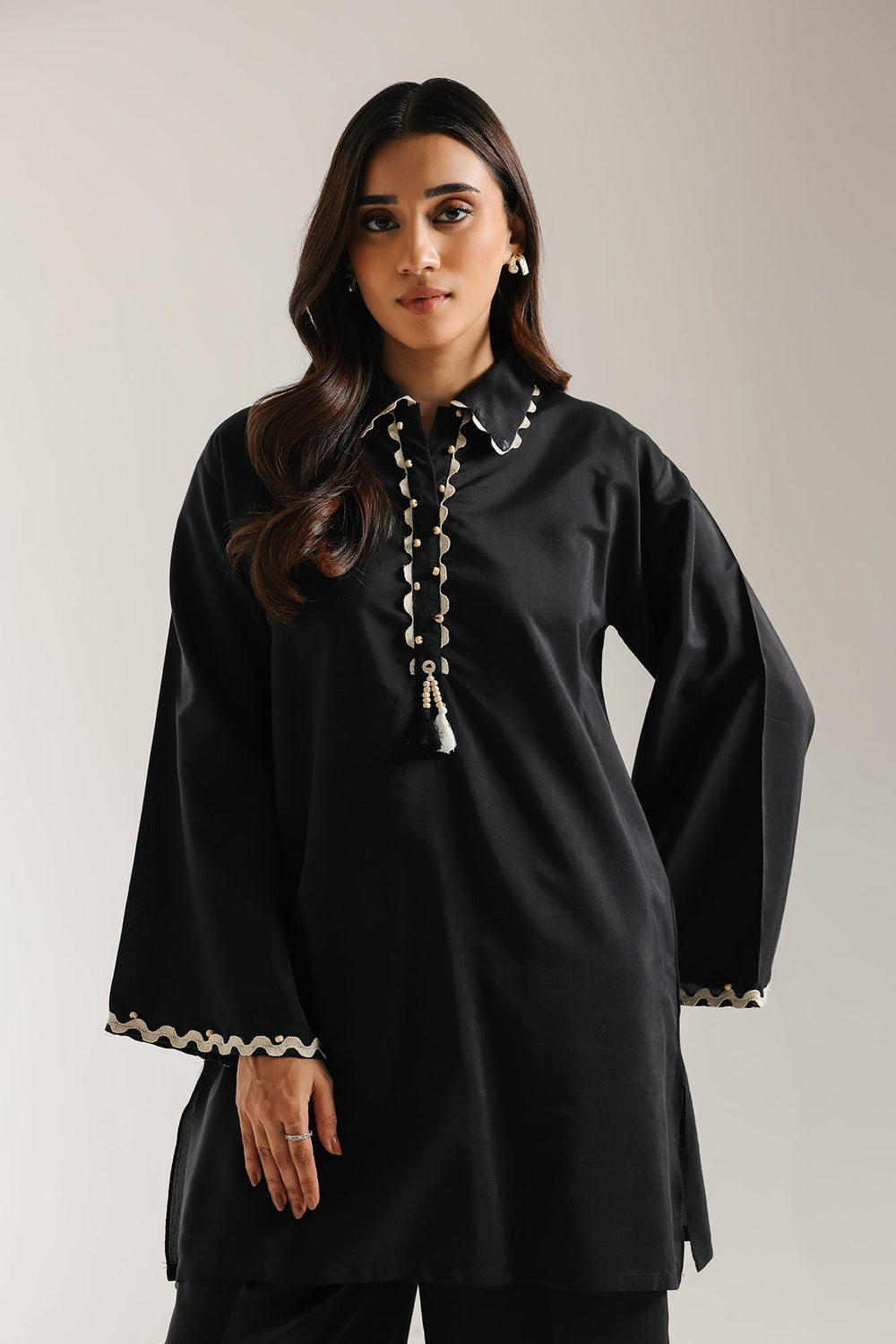 EMBROIDERED SUIT (E6981/102/901)